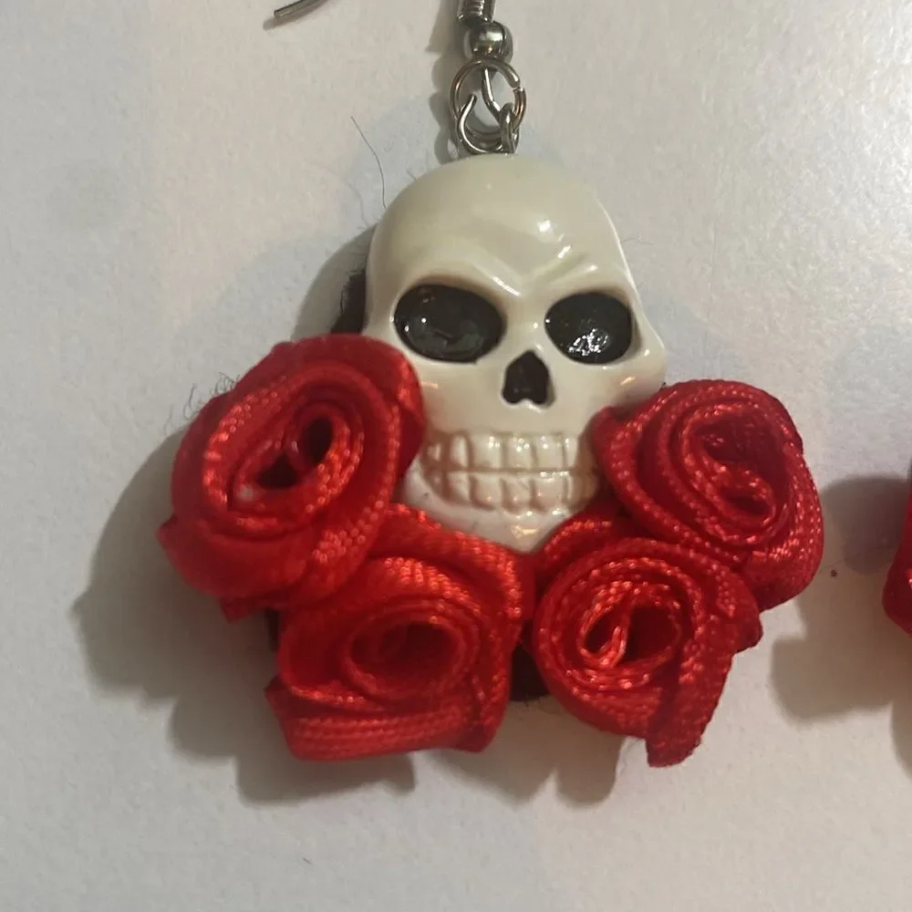 NWT Day of the Dead Drop Earrings White Skull on Red Rose Flowers